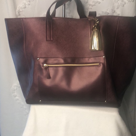 BATH & BODY WORKS VIP Burgundy large tote. Black Friday Limited Edition. - Picture 2 of 8